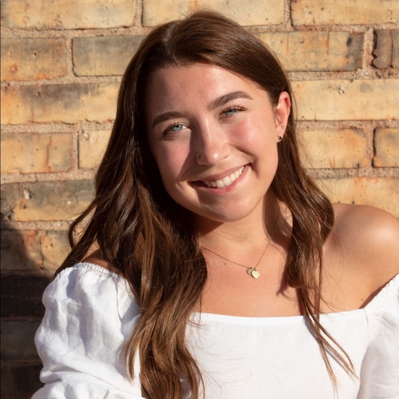 Meet your Posher, Christina - Picture 2 of 2